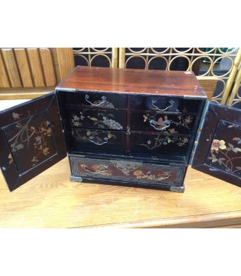 Black Tea Chest